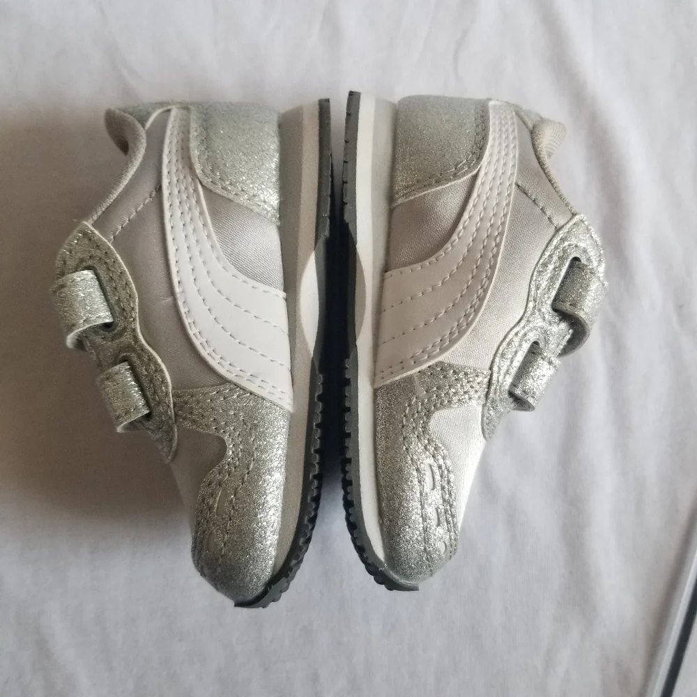Toddler Puma Running Shoes Size CA 5.0 EUC/U.S 5C Silver,White&Sparkly - Picture 3 of 15